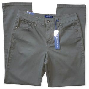 NWT Mandie Classic Fit Jeans